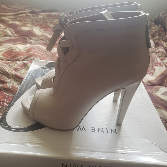 Nine West Peep Toe Pump - Picture 2 of 5